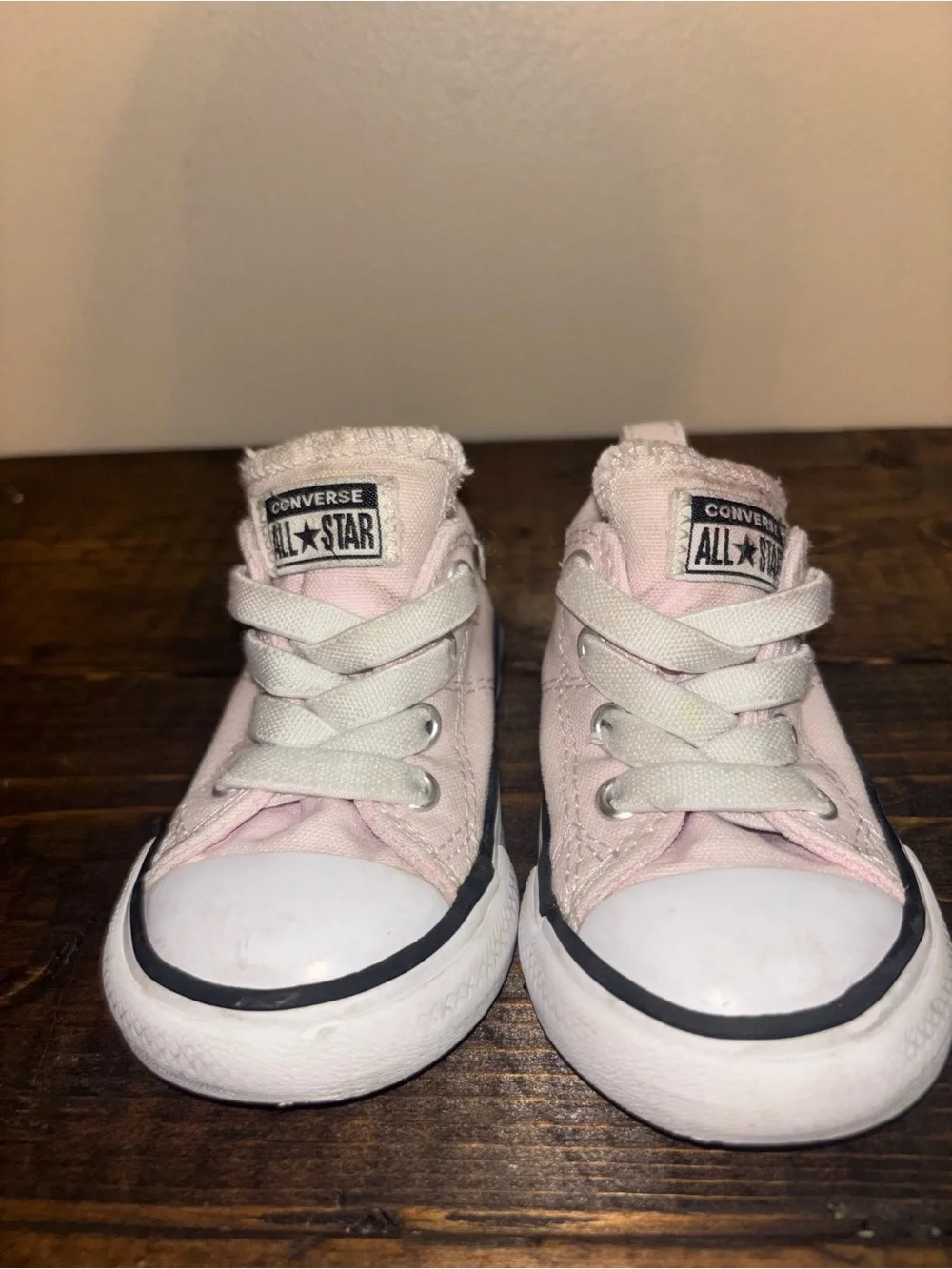 Converse Toddler Pink Low Top Sneakers size 5